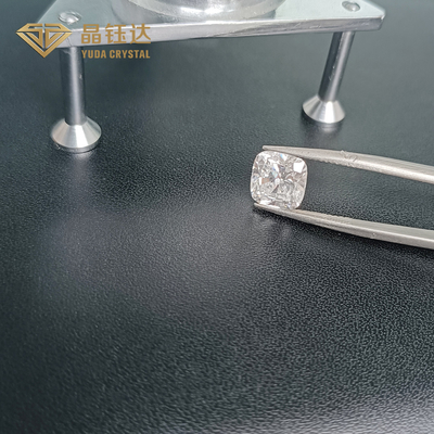 正方形のクッションの切口VVSの緩い実験室はリングのためのダイヤモンドDEF HPHTを作った