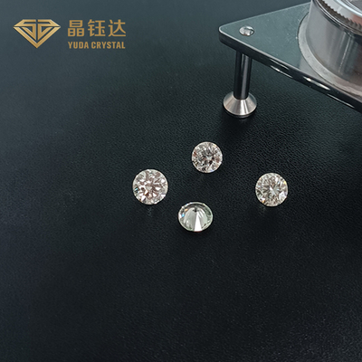 宝石類のための華麗で白い色のあたりのポーランドの豪華な切られた実験室のダイヤモンド