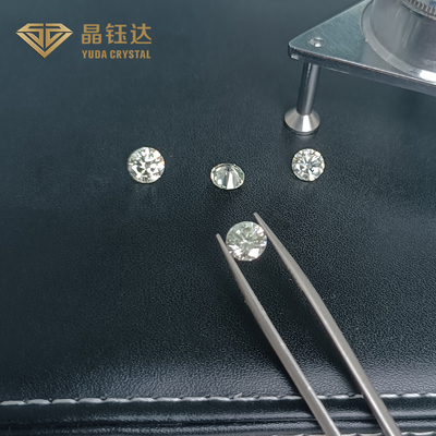 宝石類のための華麗で白い色のあたりのポーランドの豪華な切られた実験室のダイヤモンド